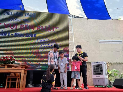 NGÀY VUI BÊN PHẬT-CHÙA LONG THẮNG