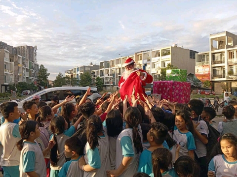 GIÁNG SINH CÙNG ĐẠI THẾ HÀO 