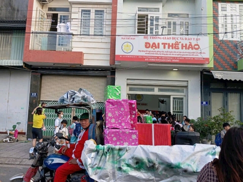 GIÁNG SINH CÙNG ĐẠI THẾ HÀO 
