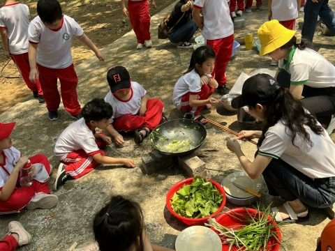 Train to Grow up Trường Song Ngữ Lạc Hồng