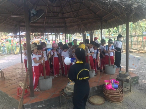 Train to Grow up Trường Song Ngữ Lạc Hồng